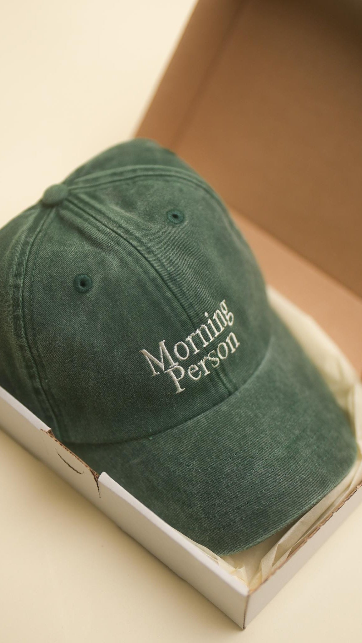 Hund mit Kaffee Kappe – Bestickte VIntage Cap – Hund Stickerei – Baumwollcap für Hundebesitzer & Kaffeeliebhaber – Personalisierte Kappe