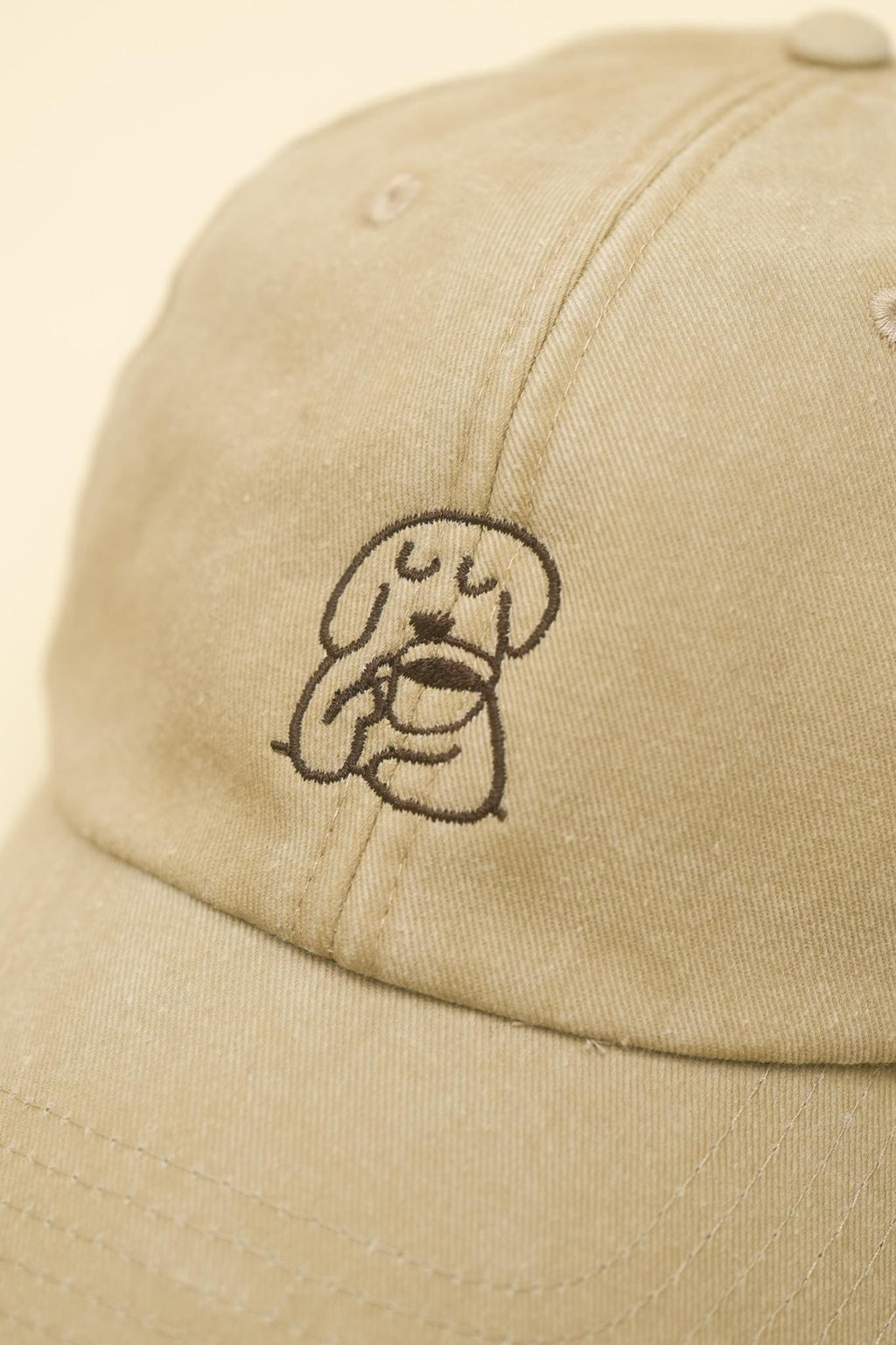 Hund mit Kaffee Kappe – Bestickte VIntage Cap – Hund Stickerei – Baumwollcap für Hundebesitzer & Kaffeeliebhaber – Personalisierte Kappe
